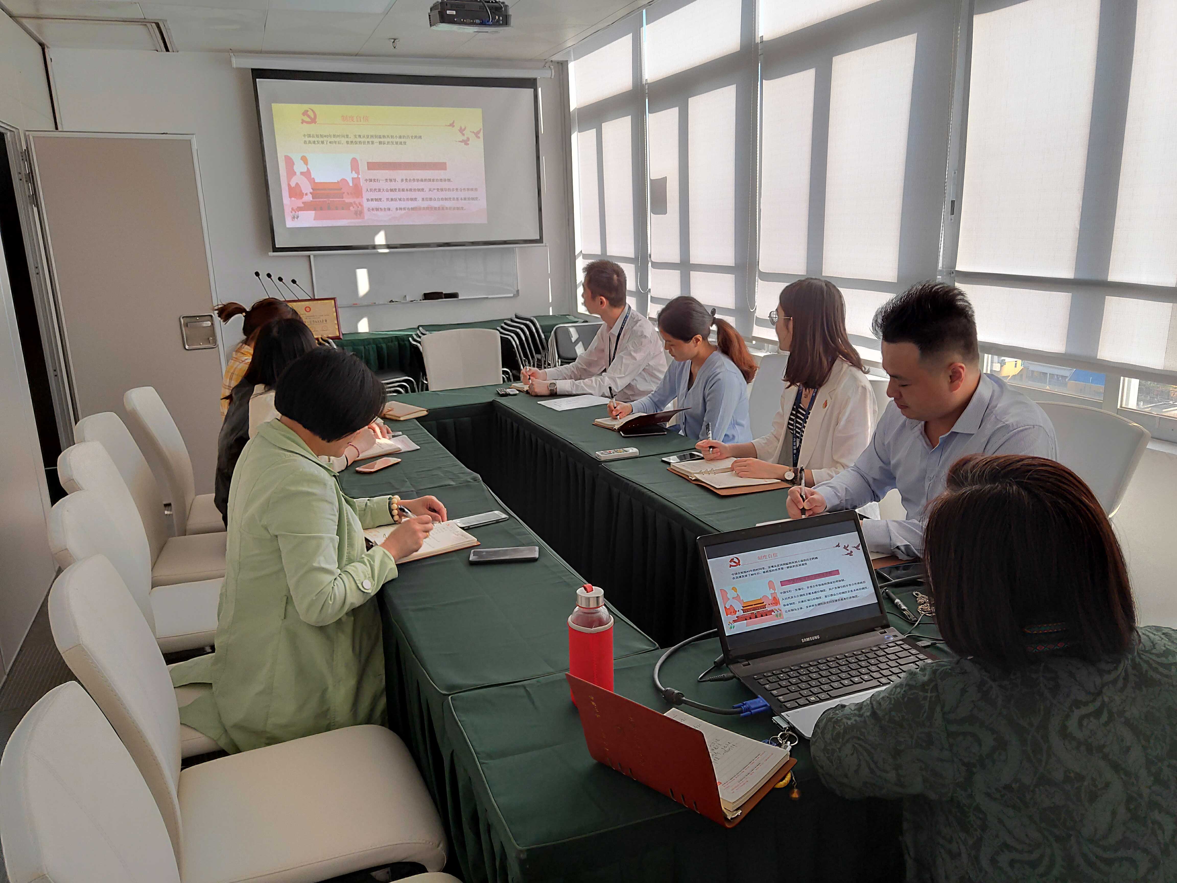 “坚定四个自负，共圆中国梦”主题教育活动