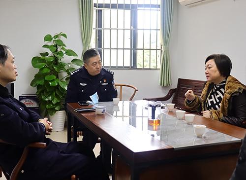加强党建共建，亲昵警企关系